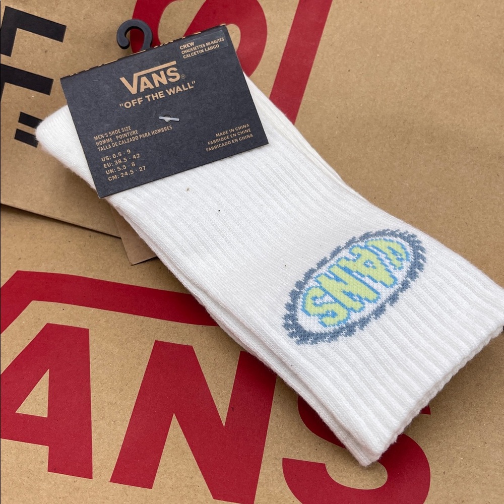 Vans White and Blue Logo Crew Socks

Vans Road Stop Crew Socks (1 pair)